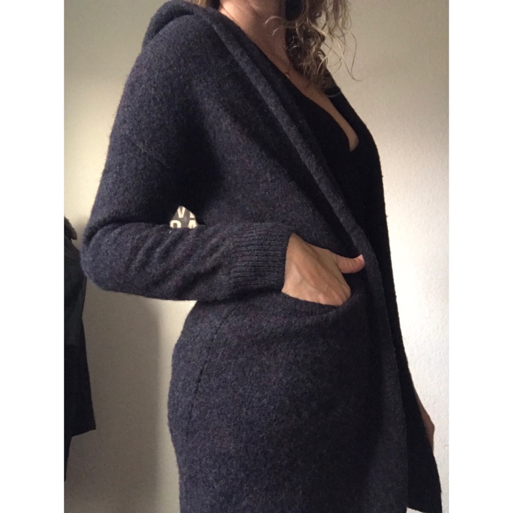 UNIQLO 100 % wool nice cardigan size Xs .